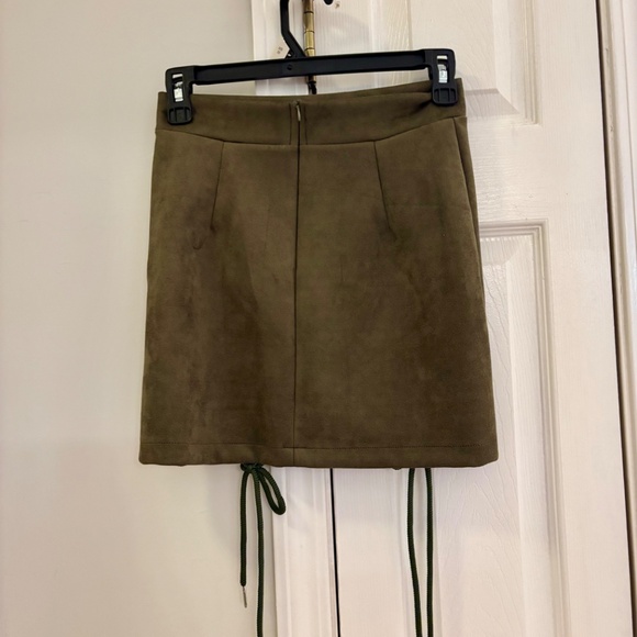 Women’s Lace Up Skirt - Picture 2 of 2